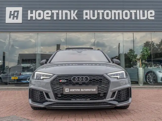 Audi RS4 view 7