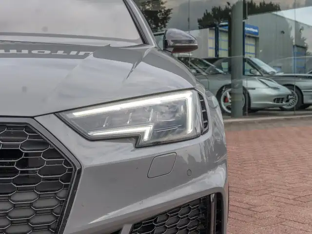 Audi RS4 view 20