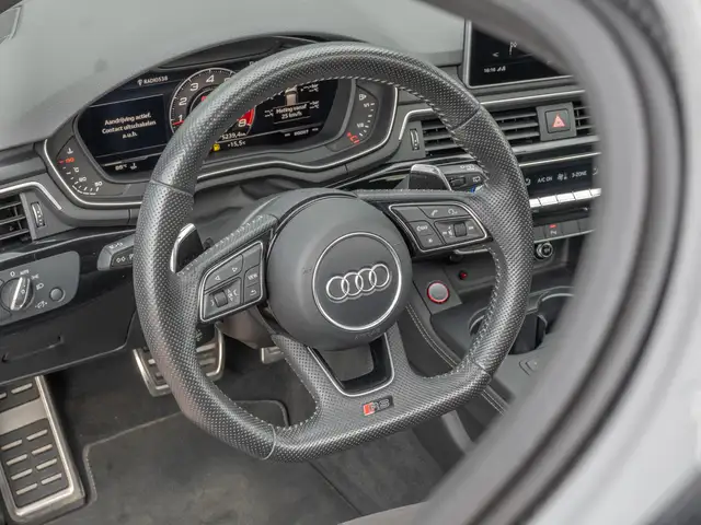 Audi RS4 view 6