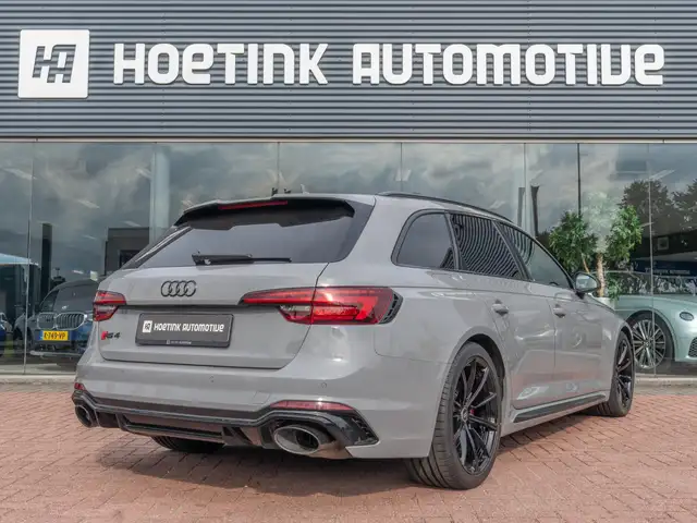 Audi RS4 view 2