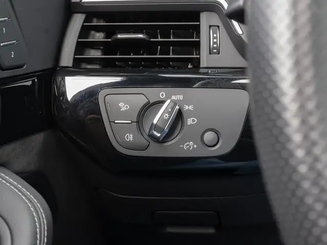 Audi RS4 view 29