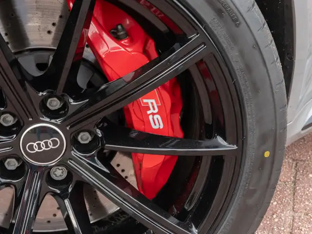 Audi RS4 view 19