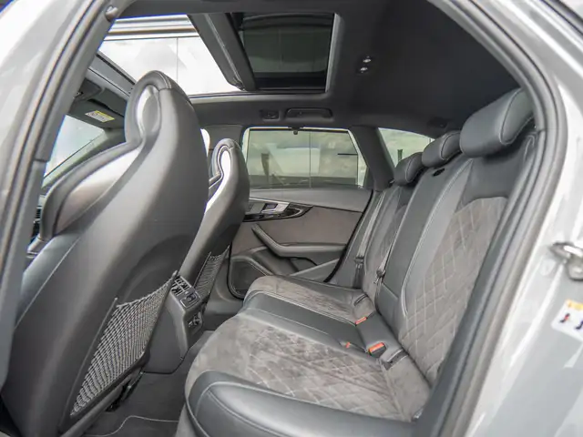 Audi RS4 view 23
