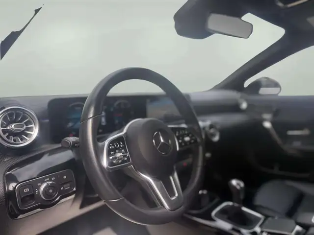 Mercedes-Benz Cla view 10