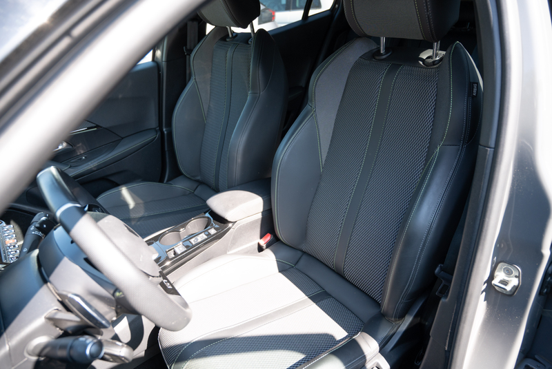 Peugeot 2008 GT 1.2 PureTech 130 EAT8 *GW-TOP-DEAL* — photo 6