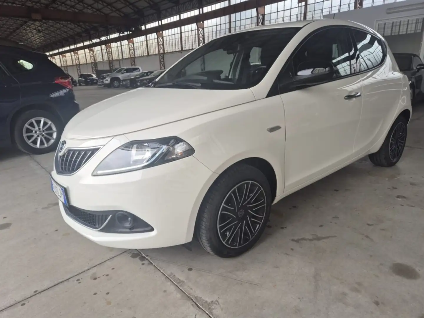 Lancia Ypsilon 1.0 FireFly 5 porte S&S Hybrid Ecochic A. Ferretti Bianco - 1