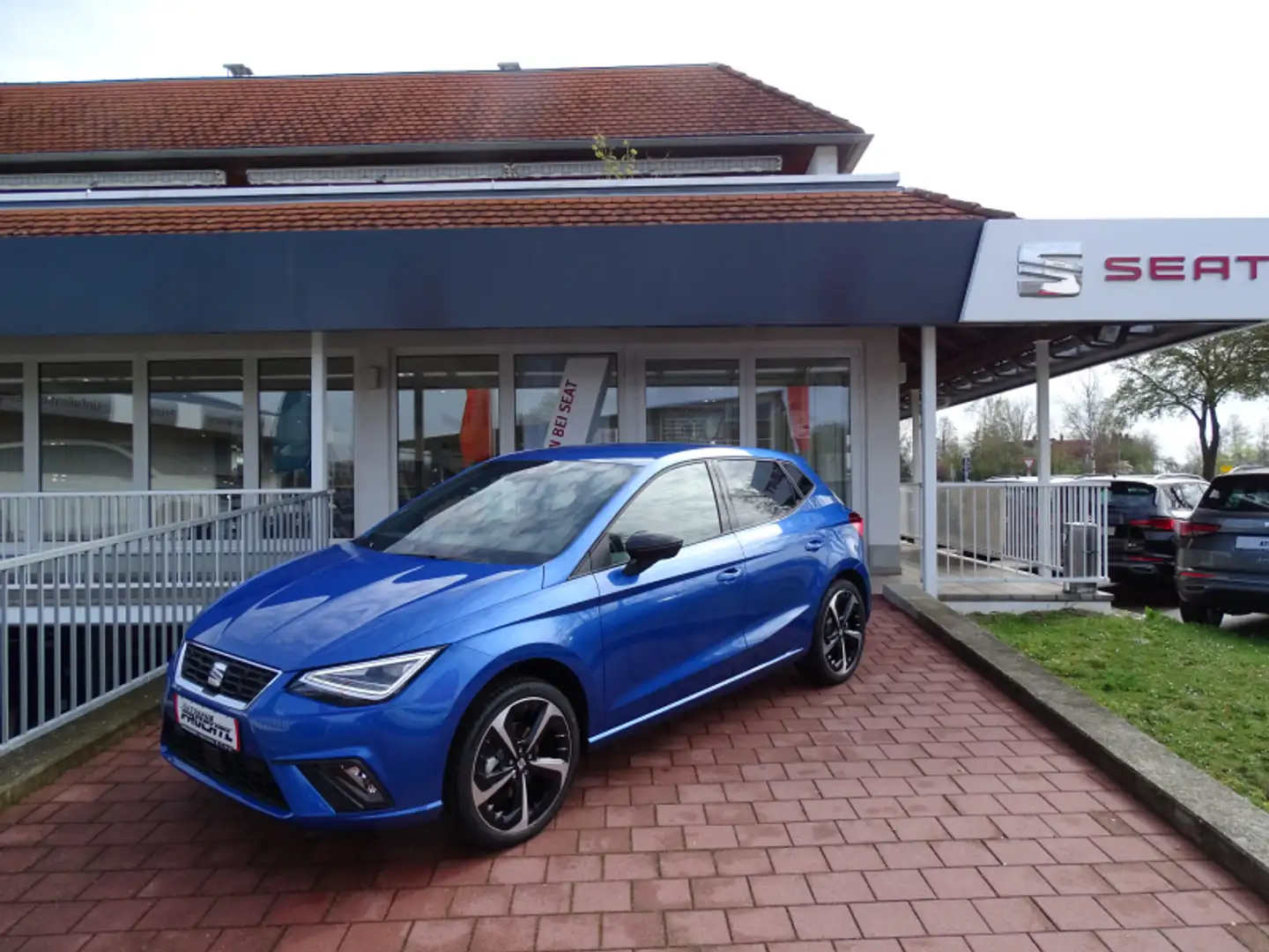 SEAT Ibiza Ibiza 1.0 TSI FR DSG 115PS Navi ACC Dinamica Voll- Blau - 1