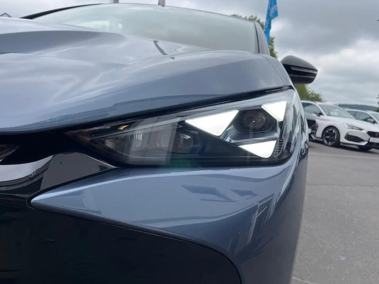 CUPRA Tavascan 250 kW 4Drive VZ Blau - 2