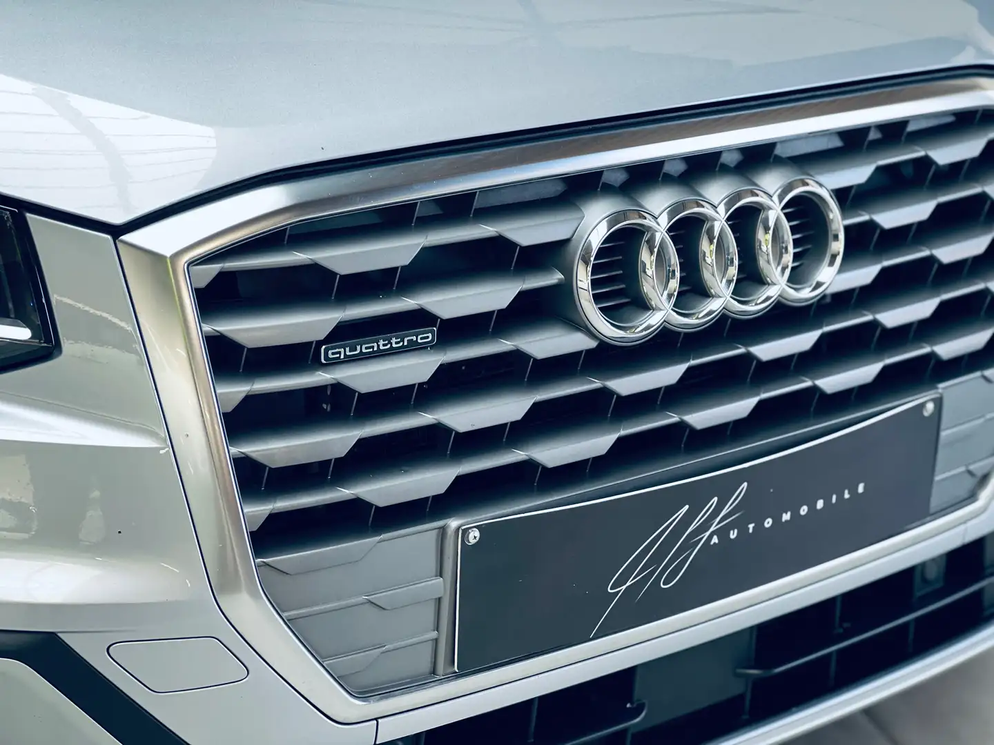 Audi Q2 2.0 TDi Quattro **AUTOMATIQUE**TOIT OUVRANT** Argent - 2