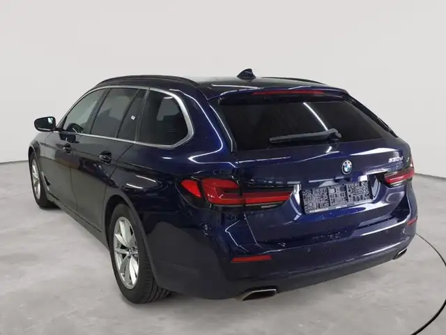 BMW 5 Series view 5