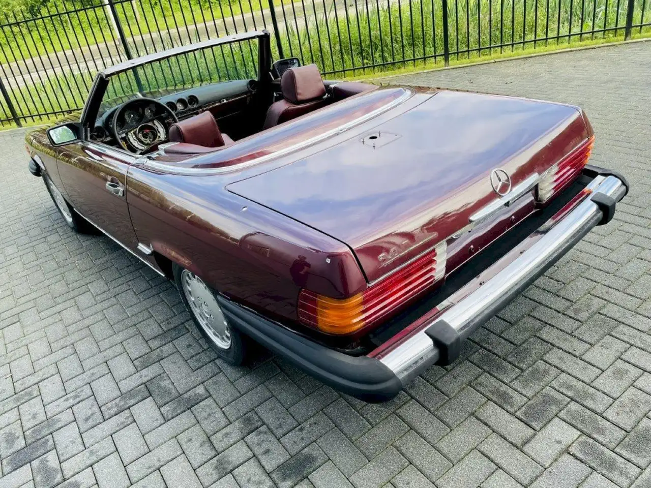 Mercedes-Benz SL 560 W107, foto 11