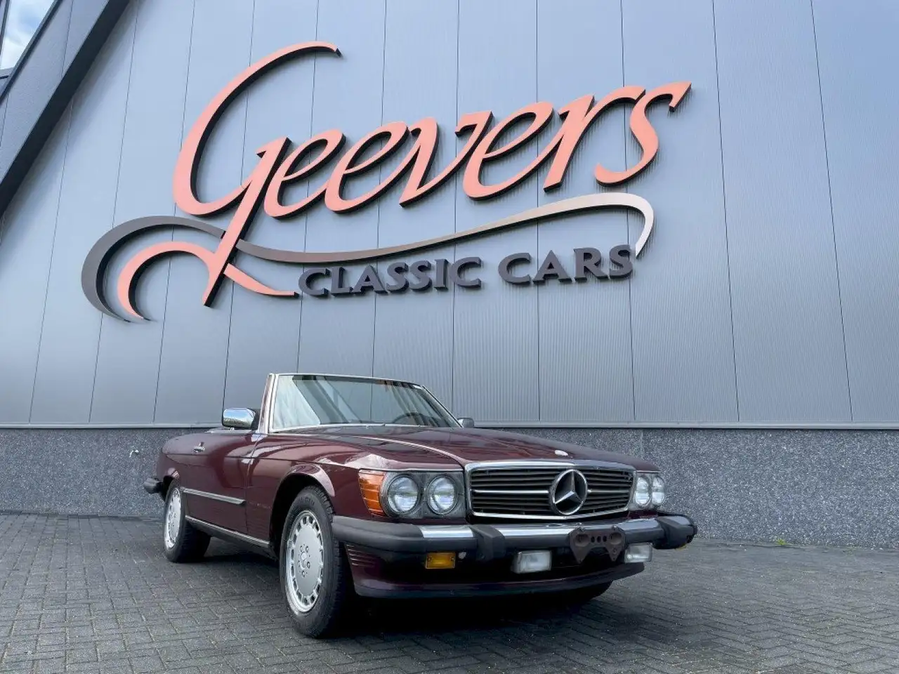 Mercedes-Benz SL 560 W107, foto 1