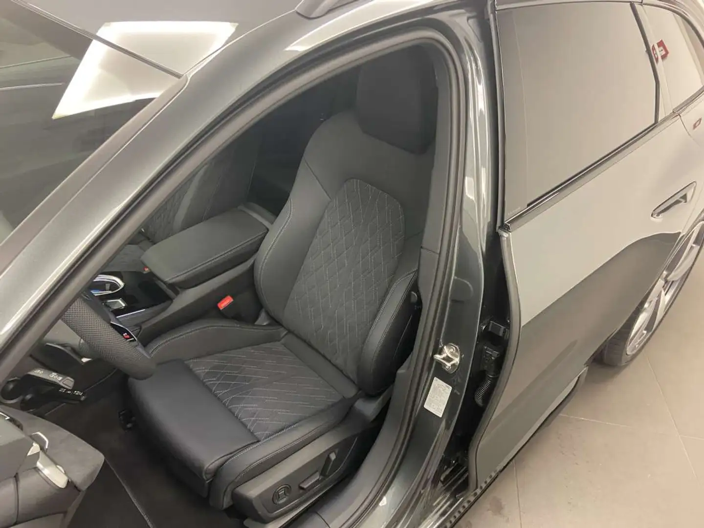 Audi A6 Avant TFSI S line 204 ch / 150 kW S tronic Gris - 2