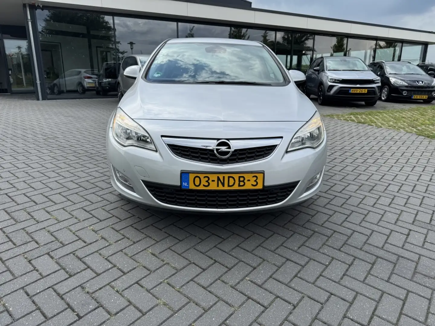 Opel Astra 1.6 Edition Grijs - 2