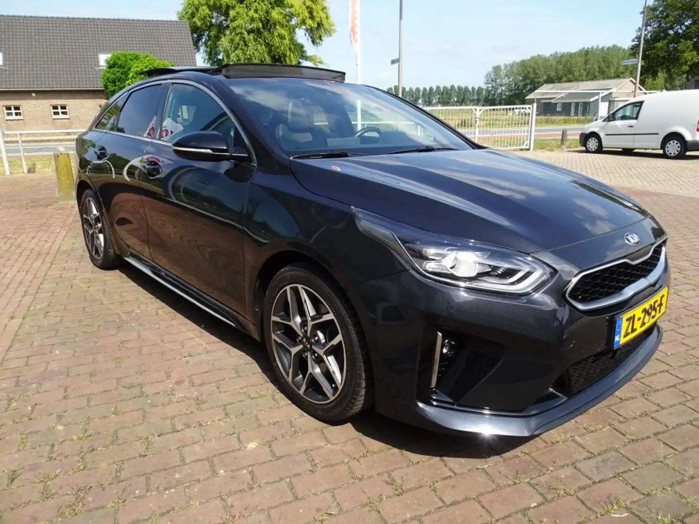 Kia ProCeed / pro_cee'd 1.0 T-GDI GT-LINE Panorama/Camera/PDC/Navi/LED Zwart - 2