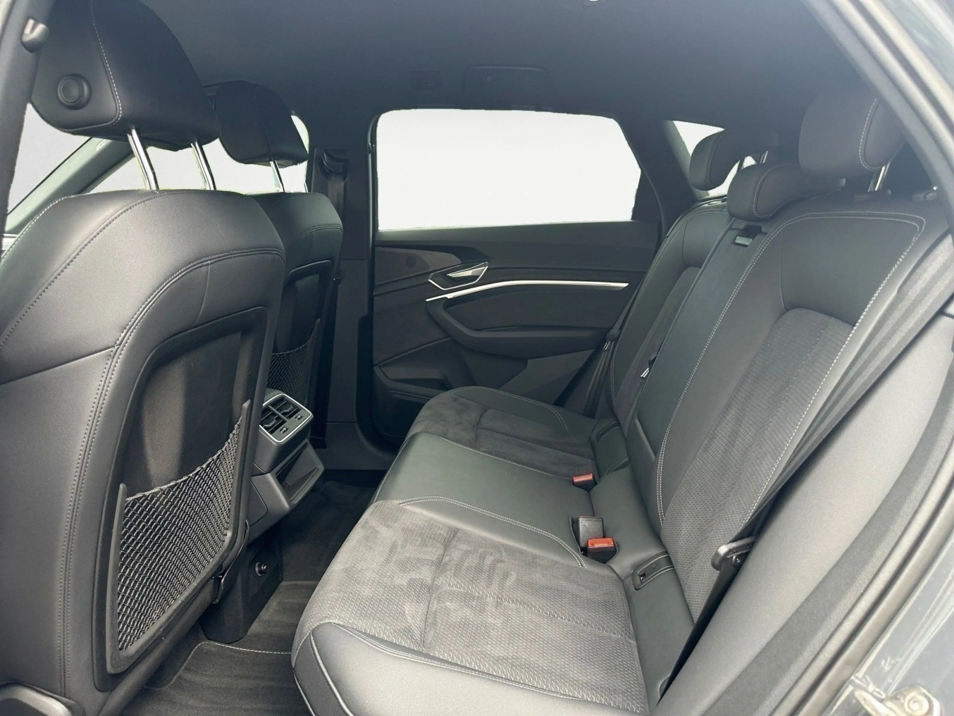 Audi Q8 e-tron Q8 e-Tron 50 S-Line AirSuspension Matrix-LED Nav — photo 14