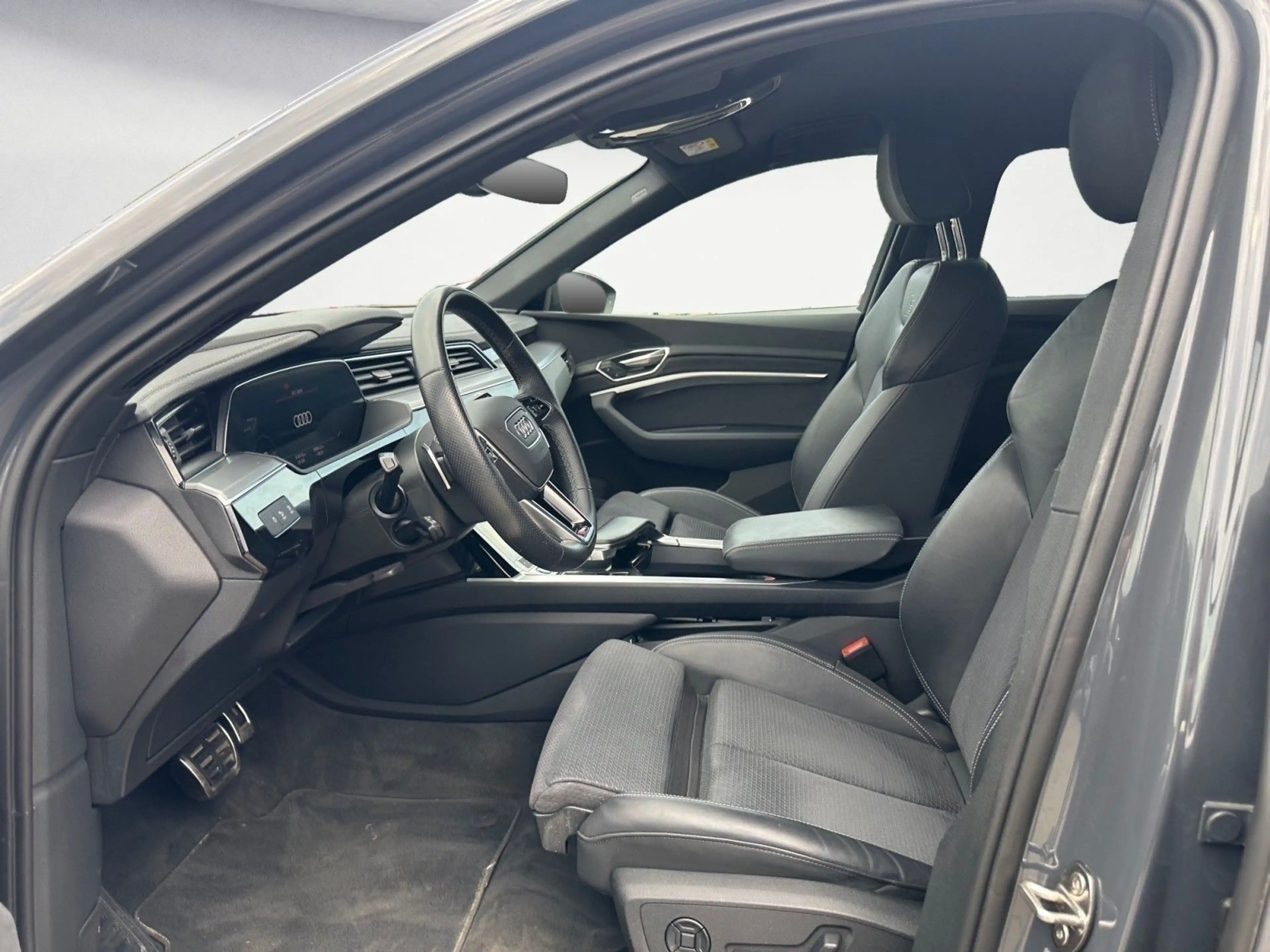 Audi Q8 e-tron Q8 e-Tron 50 S-Line AirSuspension Matrix-LED Nav — photo 10