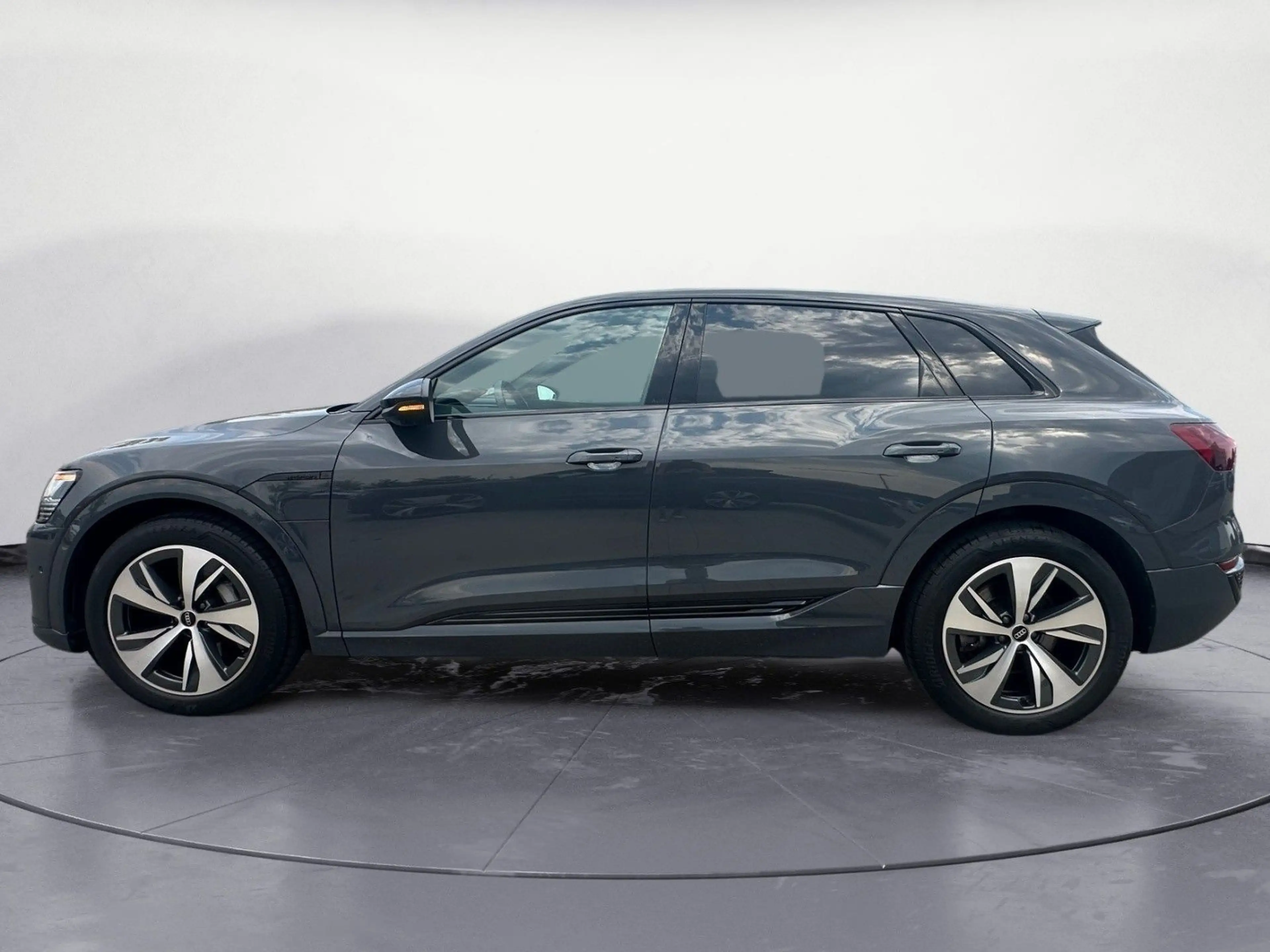 Audi Q8 e-tron Q8 e-Tron 50 S-Line AirSuspension Matrix-LED Nav — photo 3