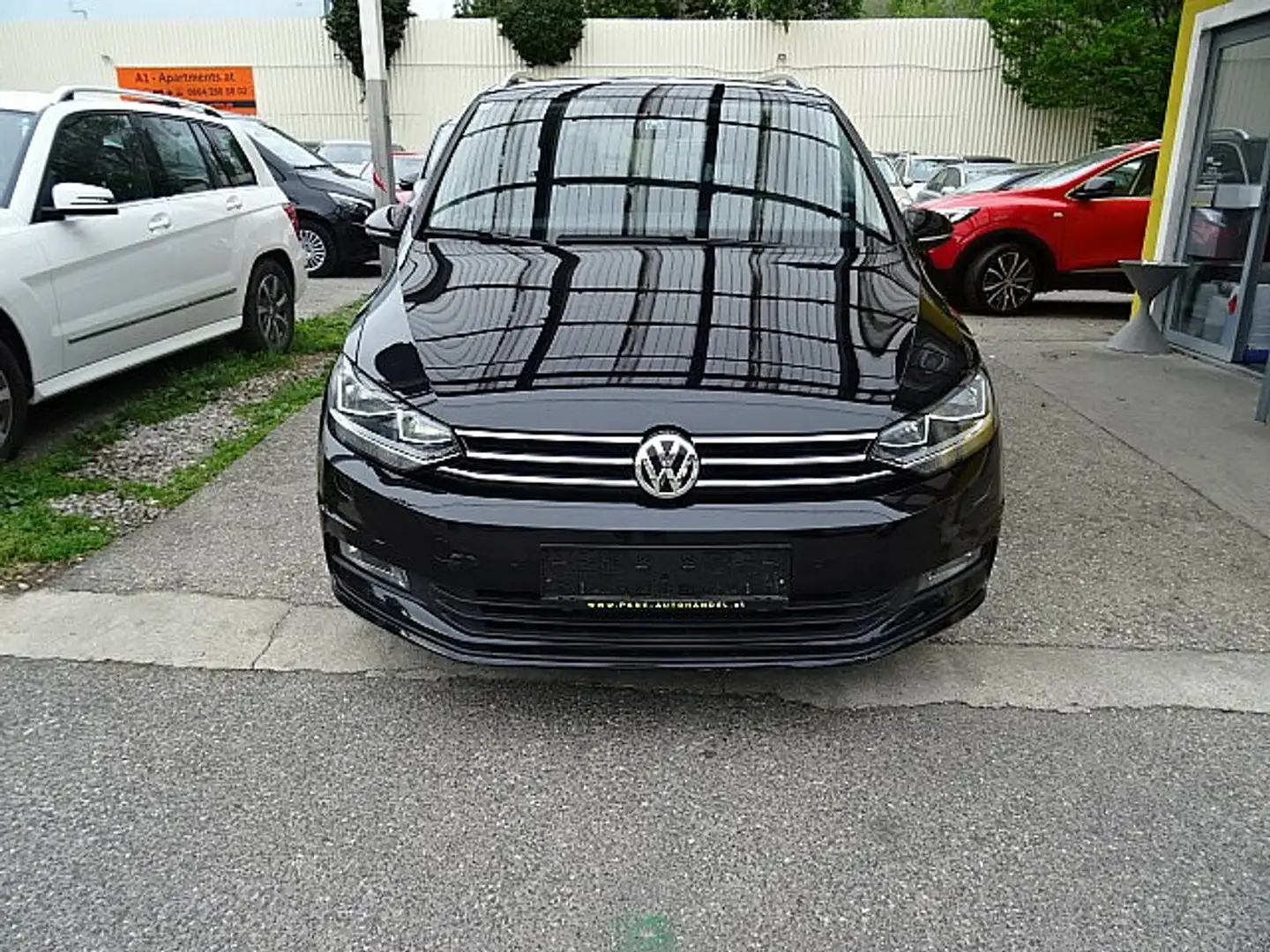 Volkswagen Touran Comfortline 1,6 SCR TDI DSG Schwarz - 1