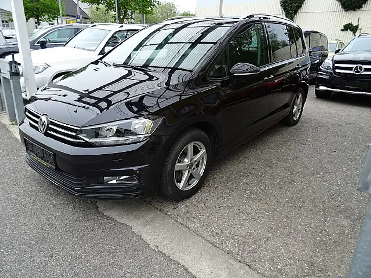 Volkswagen Touran Comfortline 1,6 SCR TDI DSG Schwarz - 2