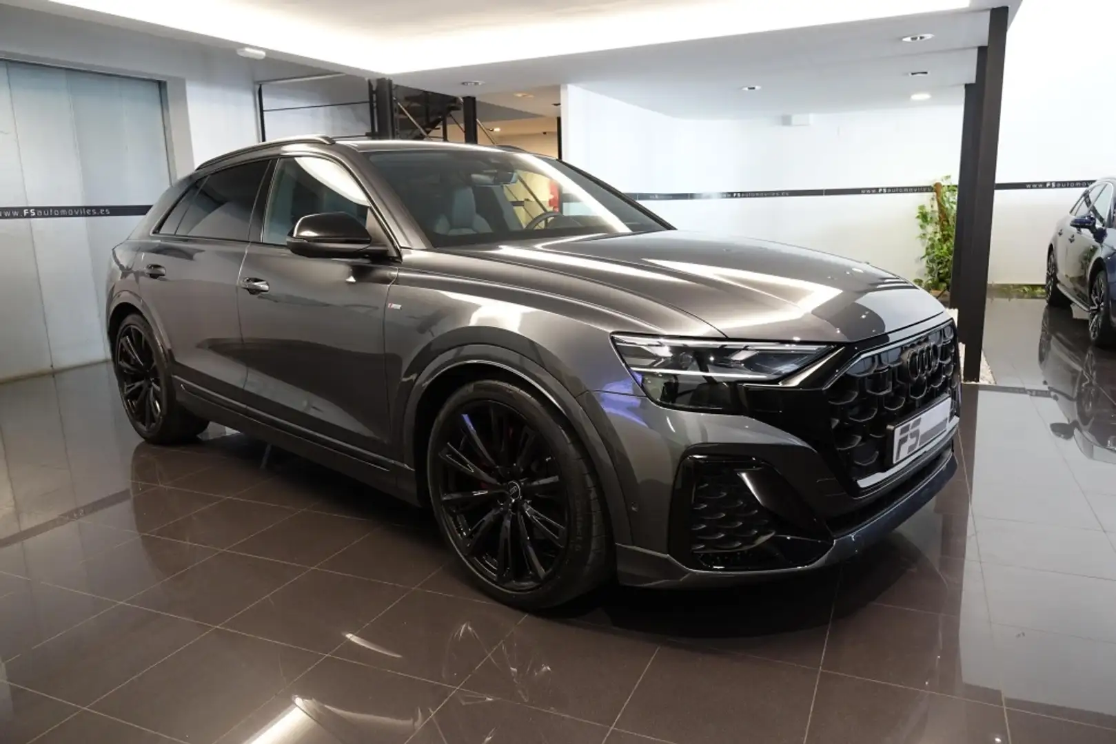 Audi Q8 50 TDI Black line quattro tiptronic 210kW Grijs - 1