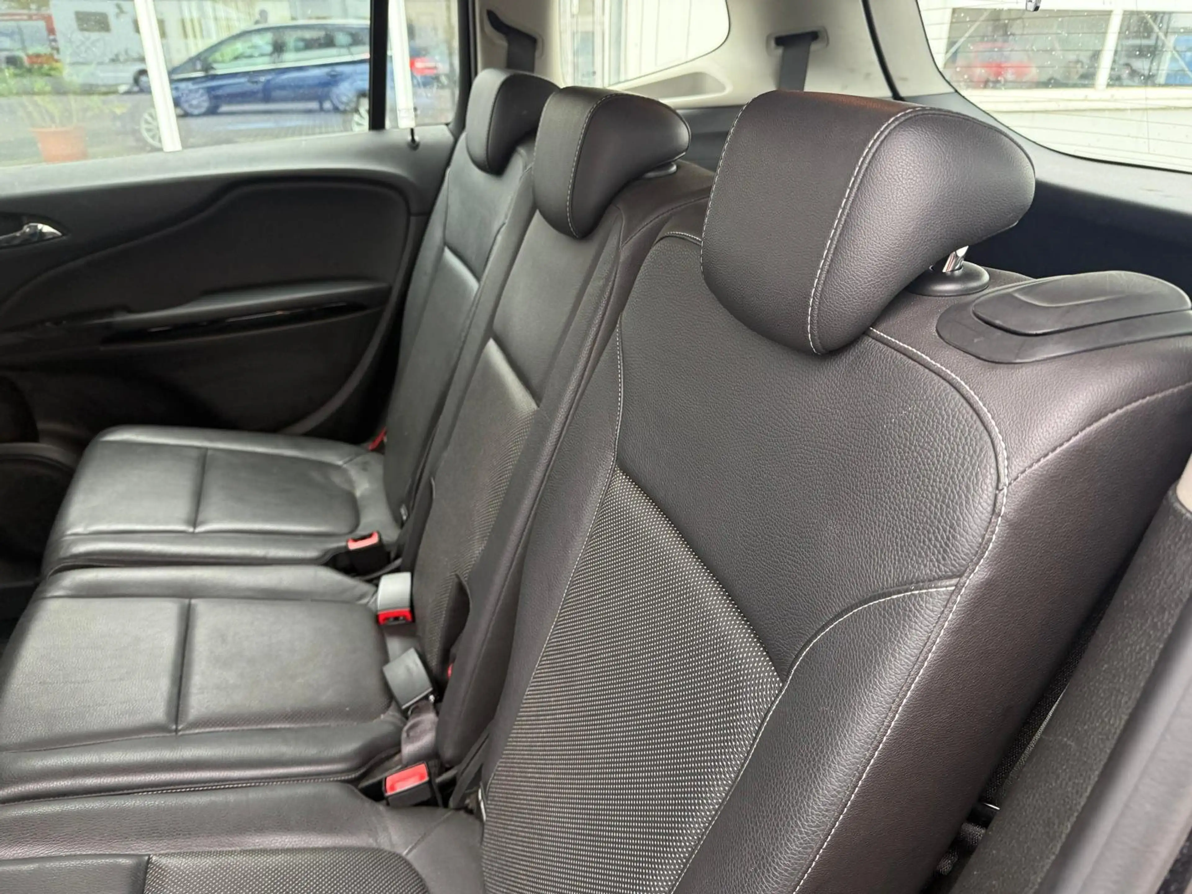 Opel Zafira Tourer Edition — photo 11