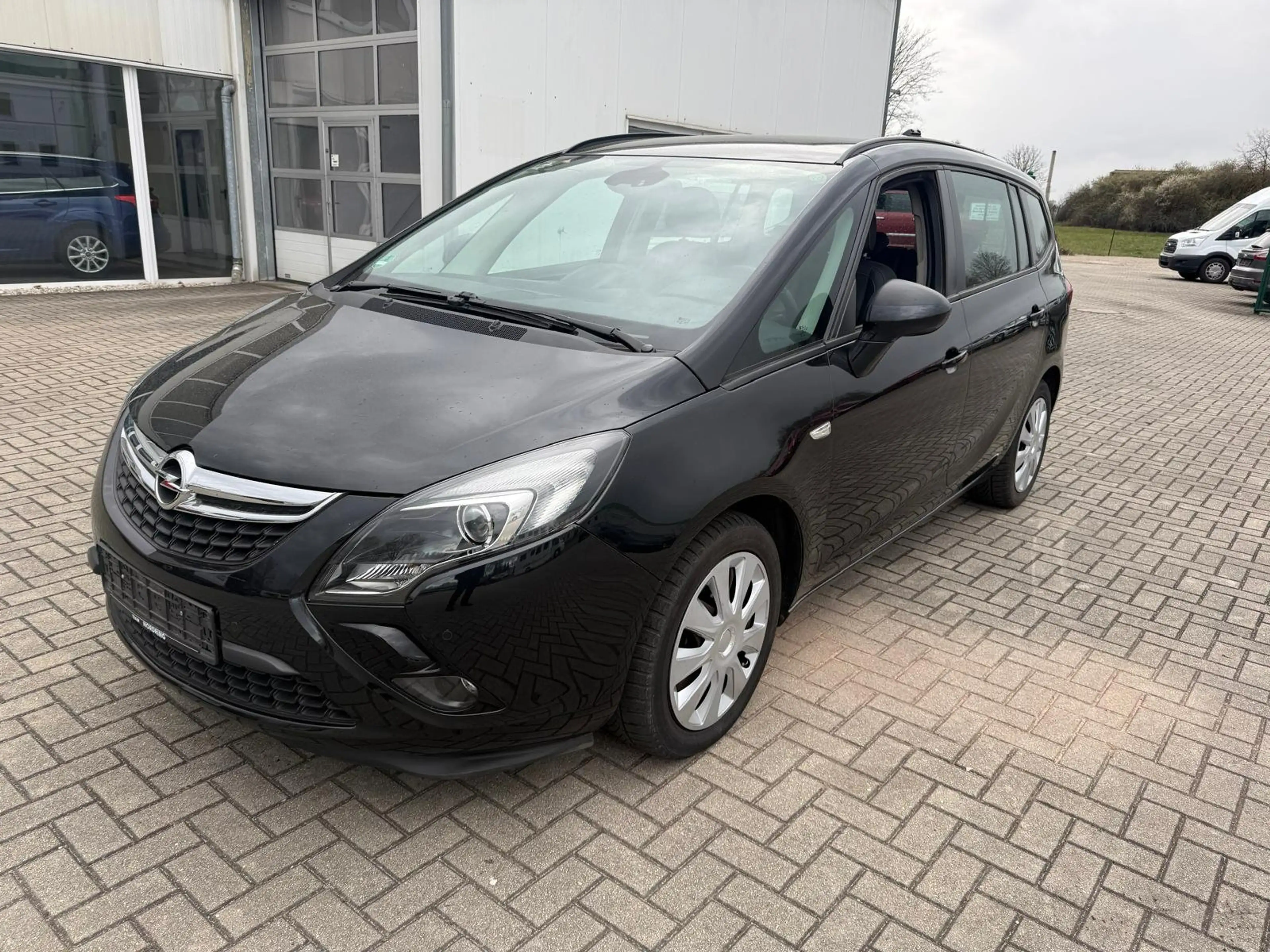 Opel Zafira Tourer Edition — photo 2