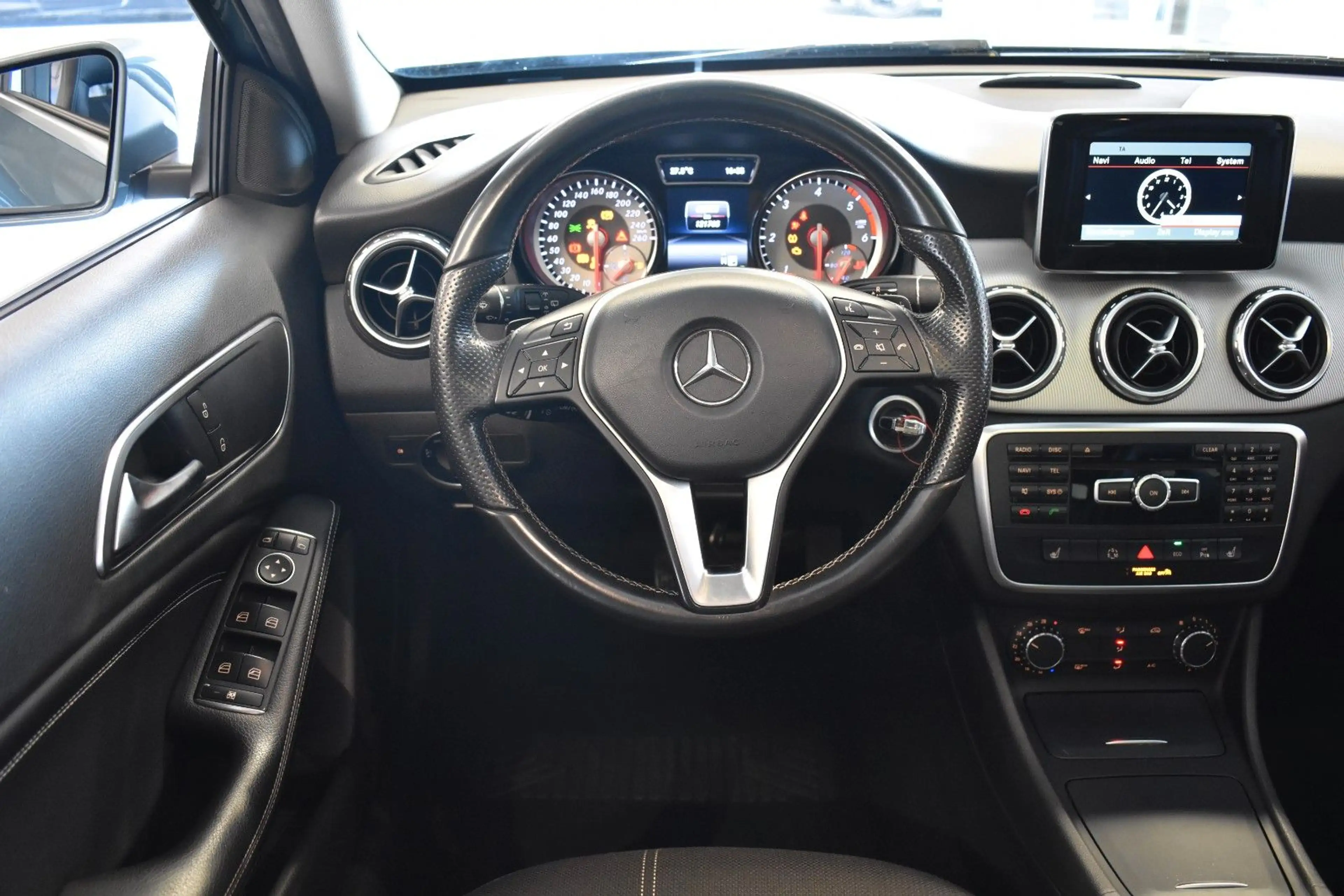 Mercedes-Benz GLA 200 CDI / d AUT./XENON/NAVI/KAMERA/AHK — photo 15