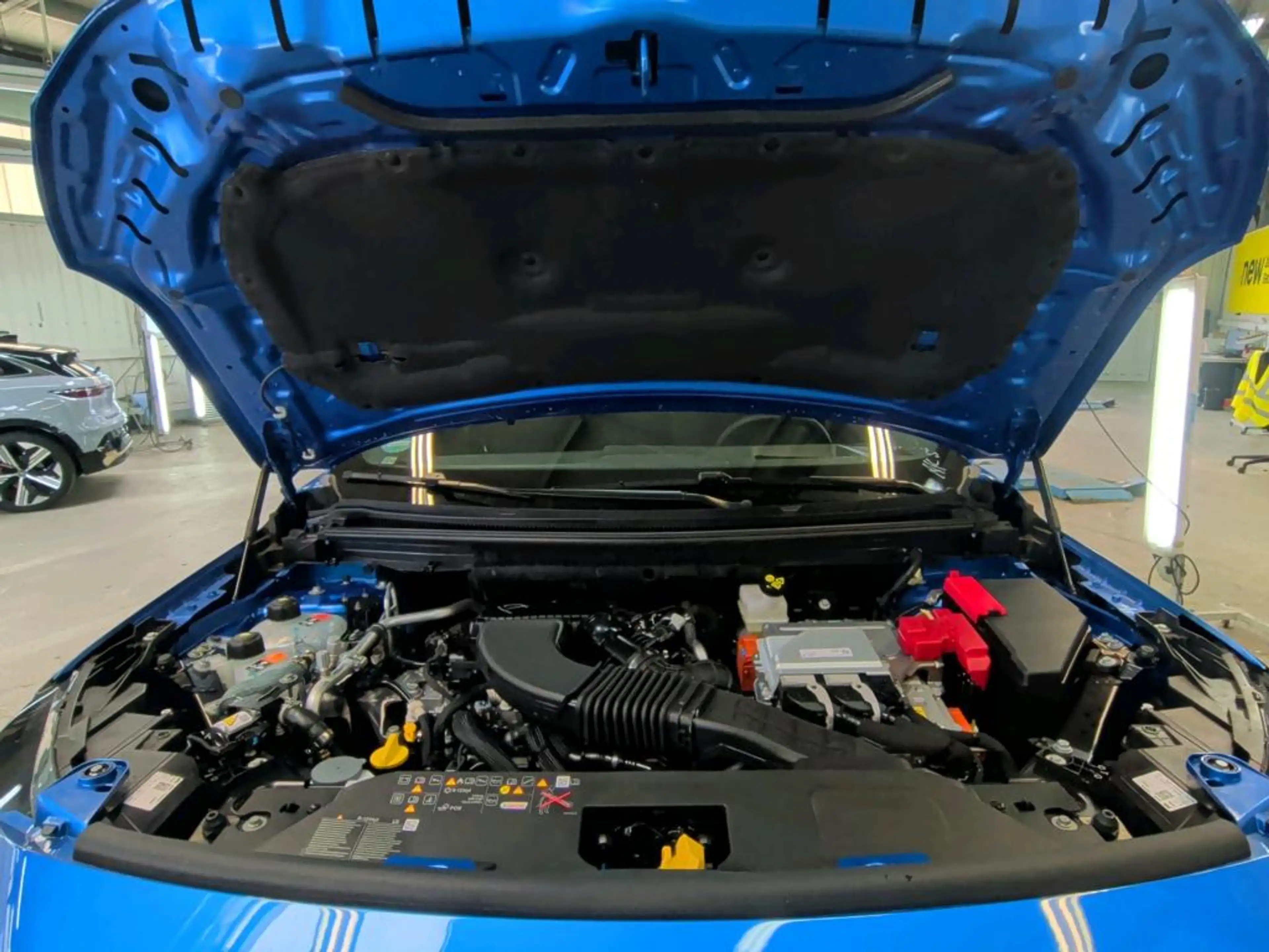 Renault Rafale 300 E-Tech Plug-in Hybrid 4x4 Atelier Alpine — photo 14