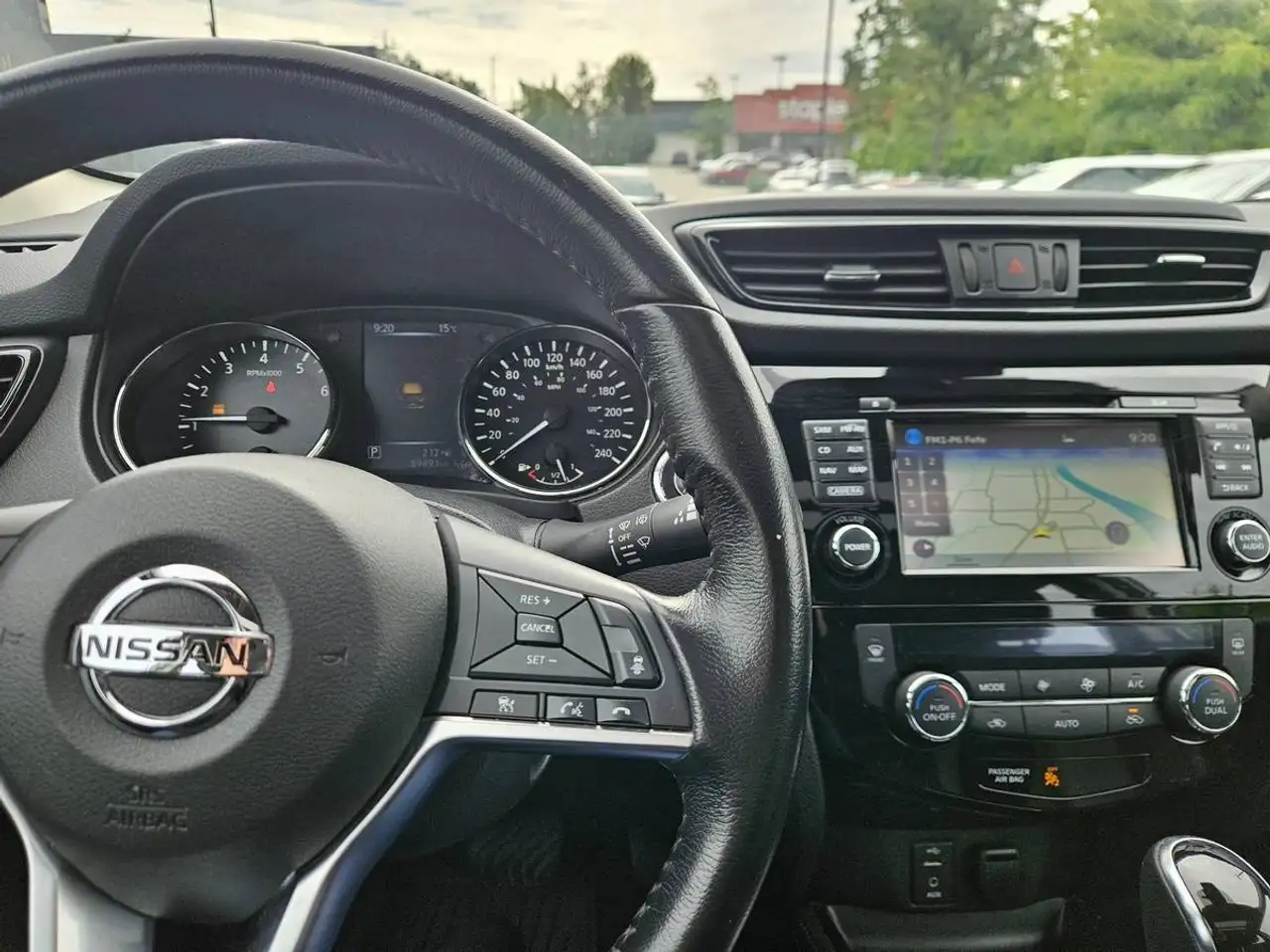 Nissan Qashqai снимка Nissan Qashqai