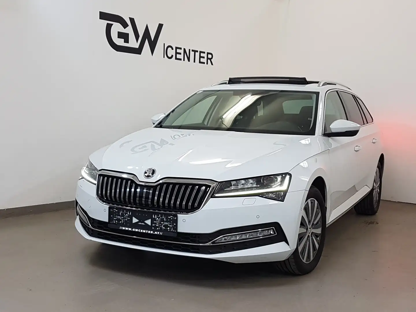 Skoda Superb Combi 2,0 TDI DSG Style Facelift Matrix Virtual Blanc - 1