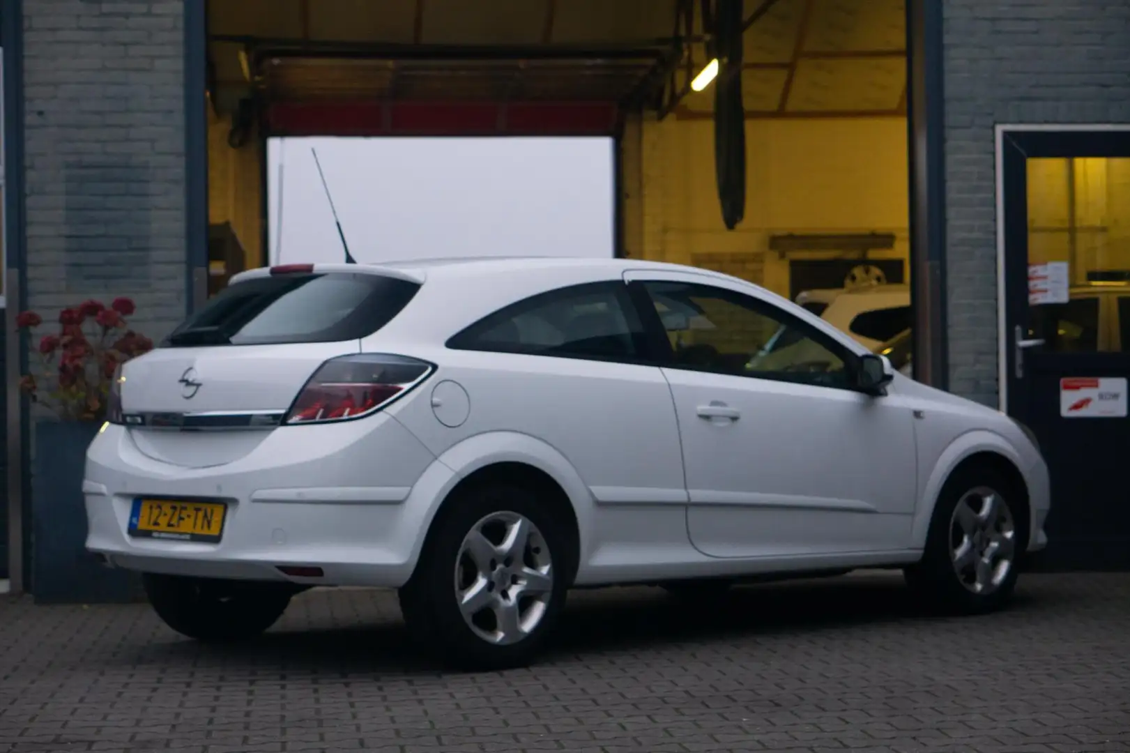 Opel Astra GTC 1.6 Business|Airco|Cruise Blanc - 2