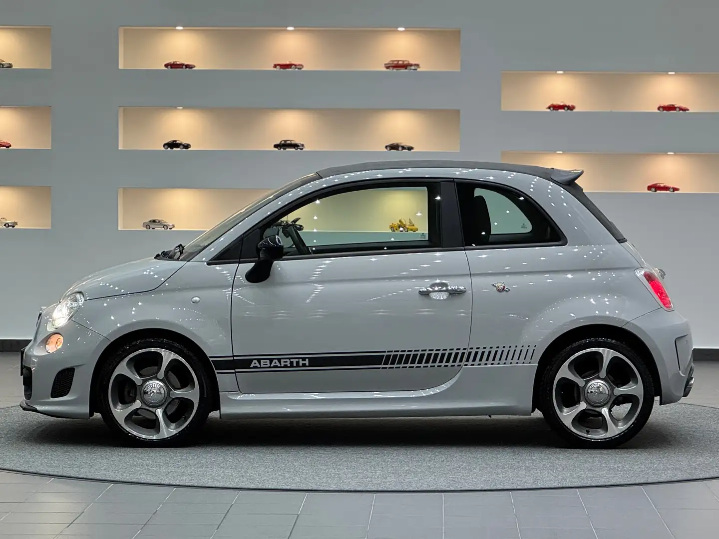Abarth 500C Cabrio 1,4 16V Turbo *Estetico-Kit*Trofeo-Felgen* Grau - 2