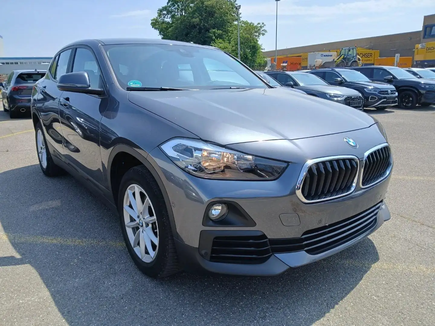 BMW X2 18i sDrive PDC Klima AHK 1.Hd. Grau - 2