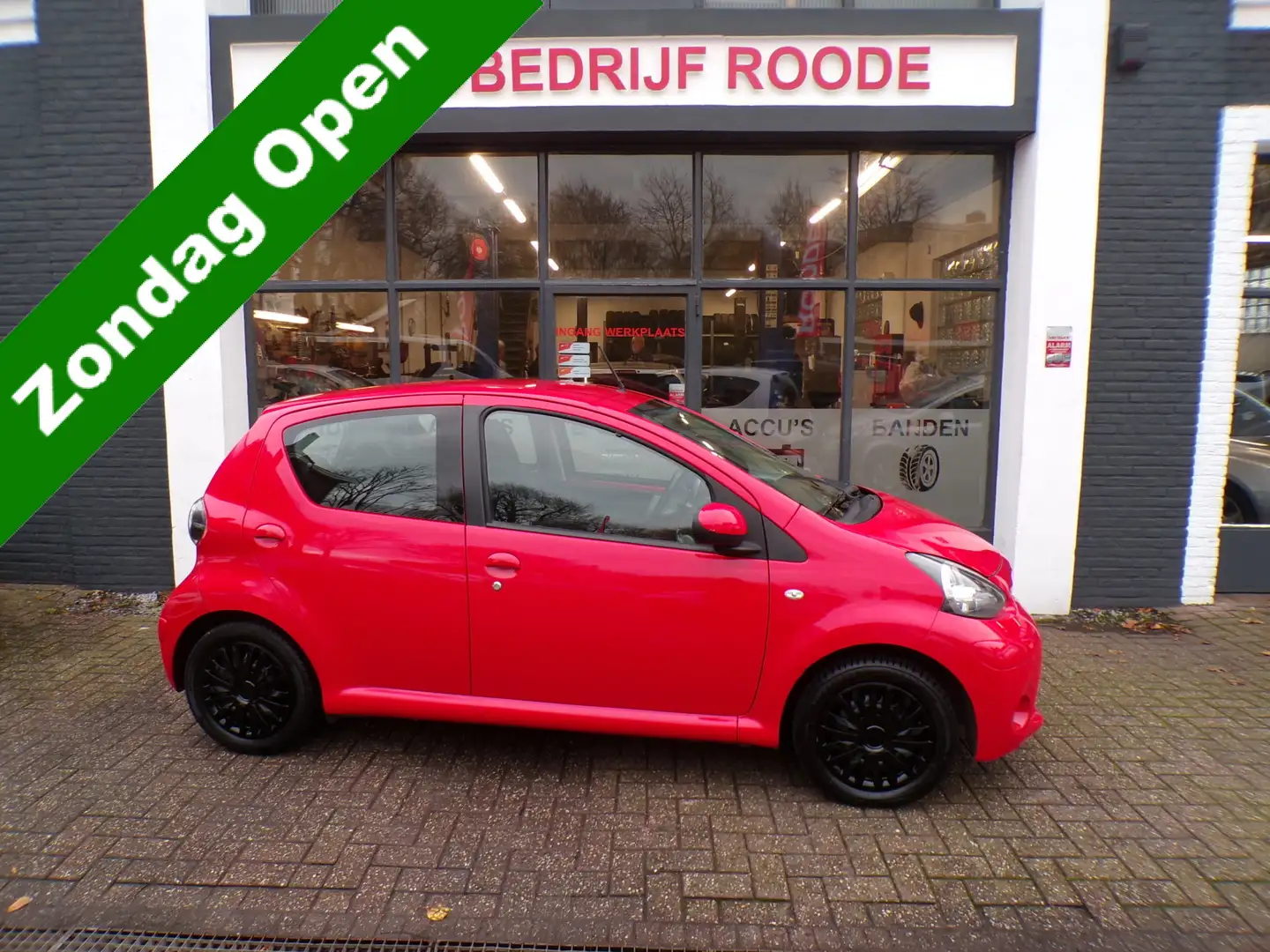 Toyota Aygo 1.0 VVT-i Comfort AIRCO,NIEUWE APK !!! ""ZONDAG OP Rot - 1