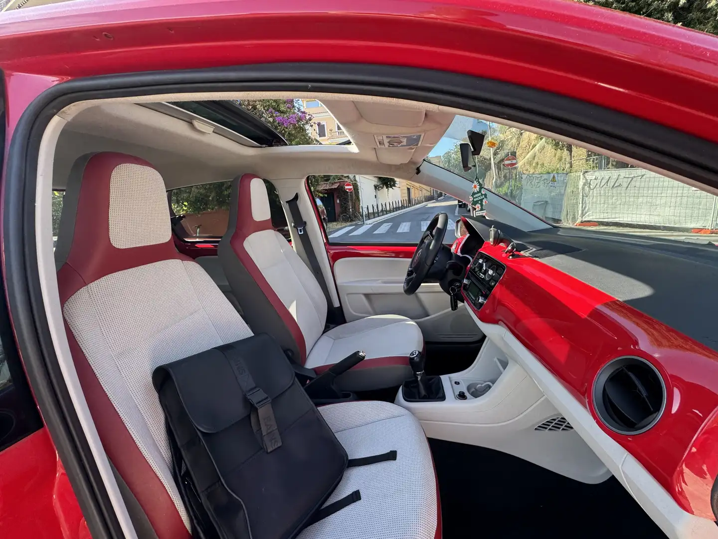 Volkswagen up! 5p 1.0 Move 75cv Rosso - 1