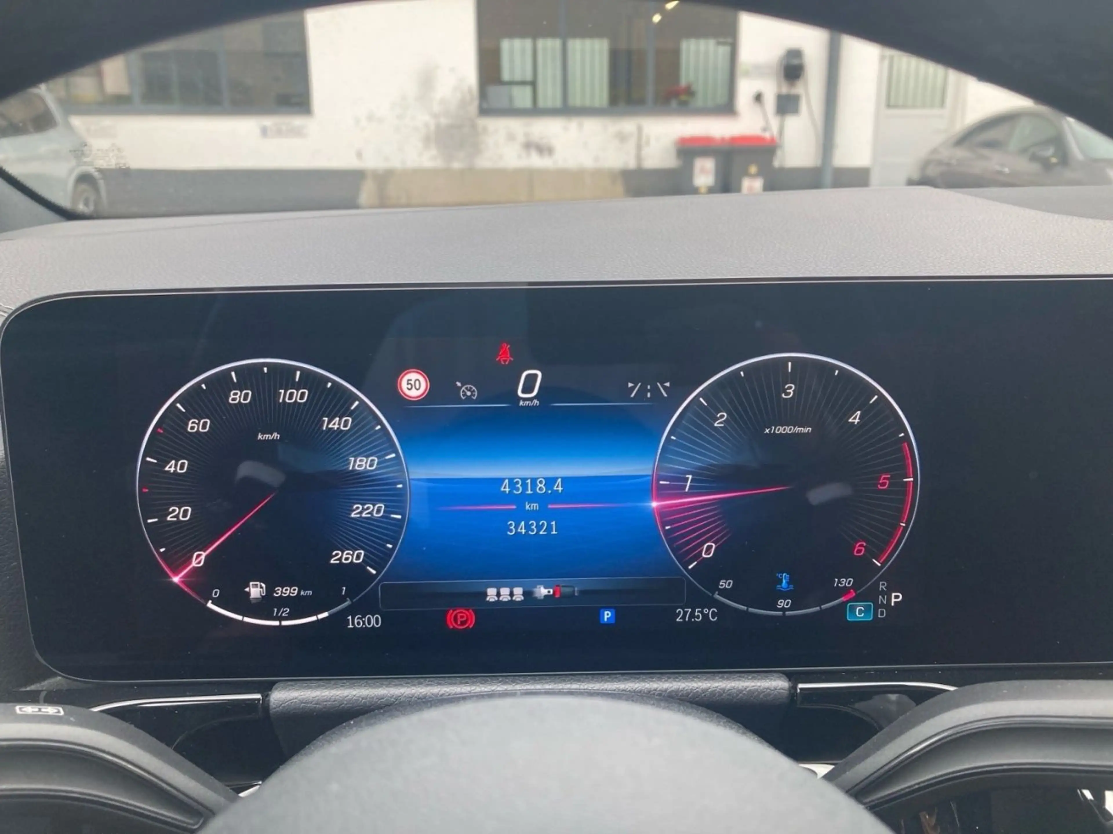 Mercedes-Benz GLA 200 d AMG Line KeyGo PTS Shz Ambi Mbeam eHeck — photo 10