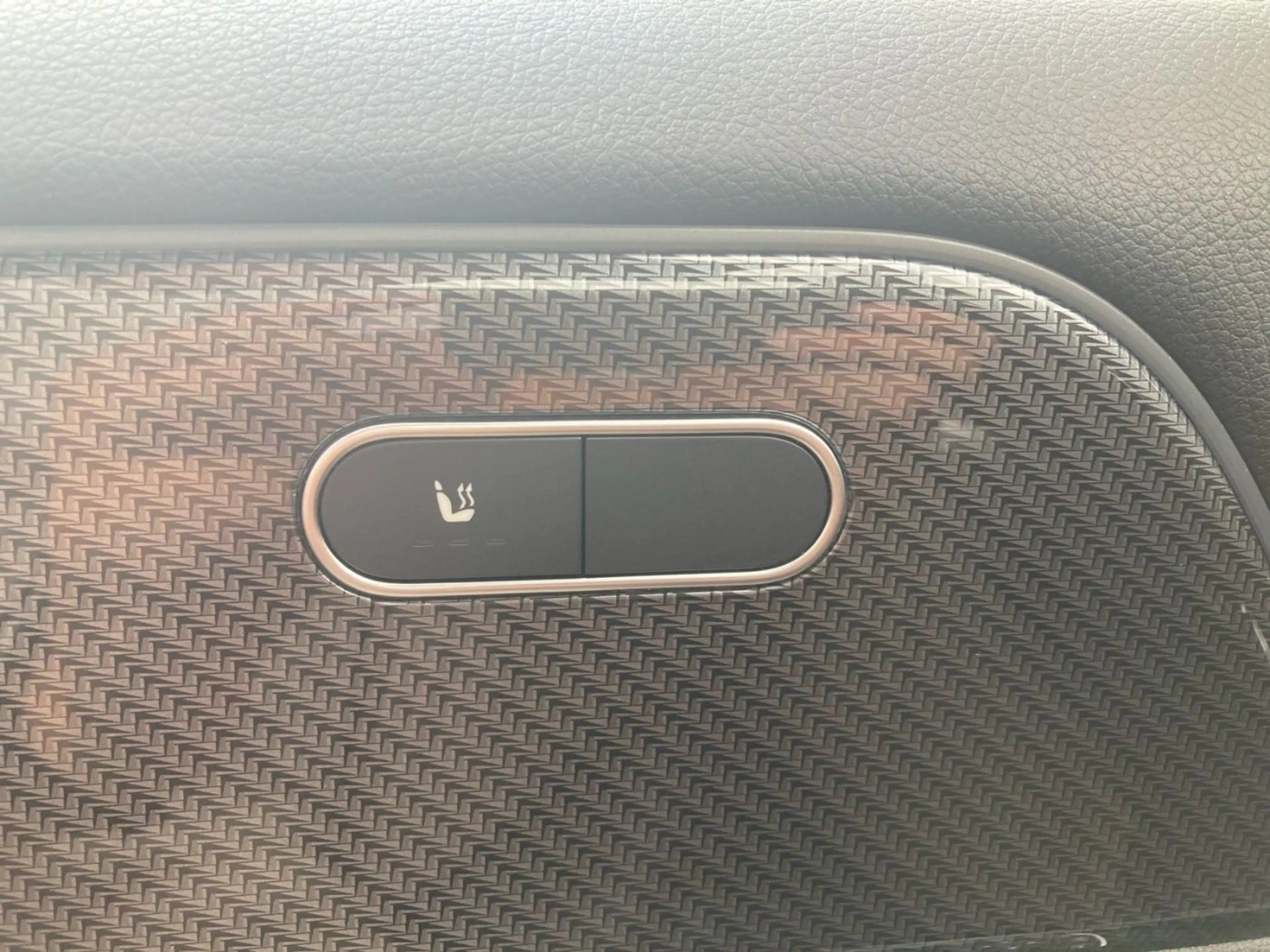 Mercedes-Benz GLA 200 d AMG Line KeyGo PTS Shz Ambi Mbeam eHeck — photo 12
