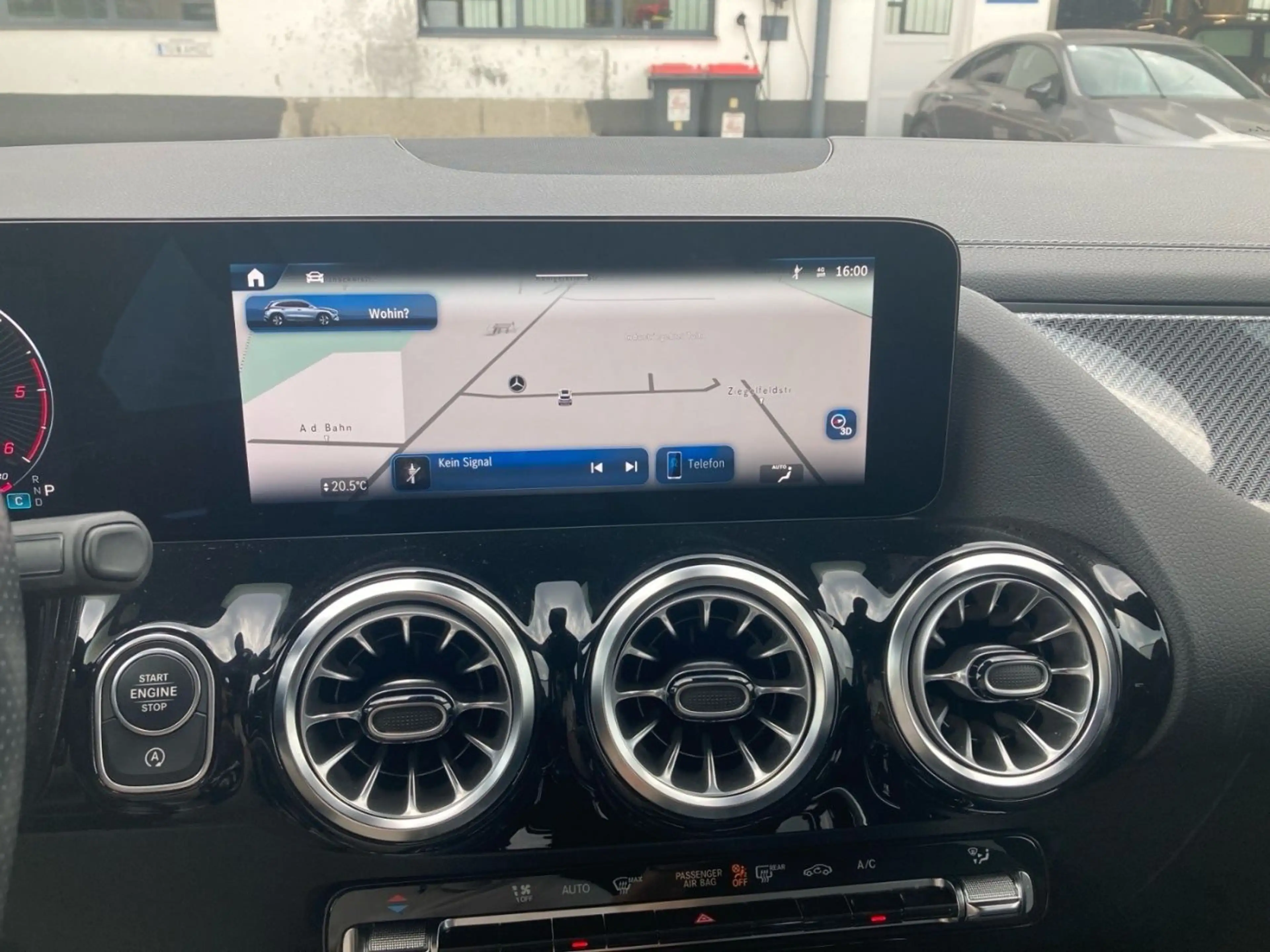 Mercedes-Benz GLA 200 d AMG Line KeyGo PTS Shz Ambi Mbeam eHeck — photo 14