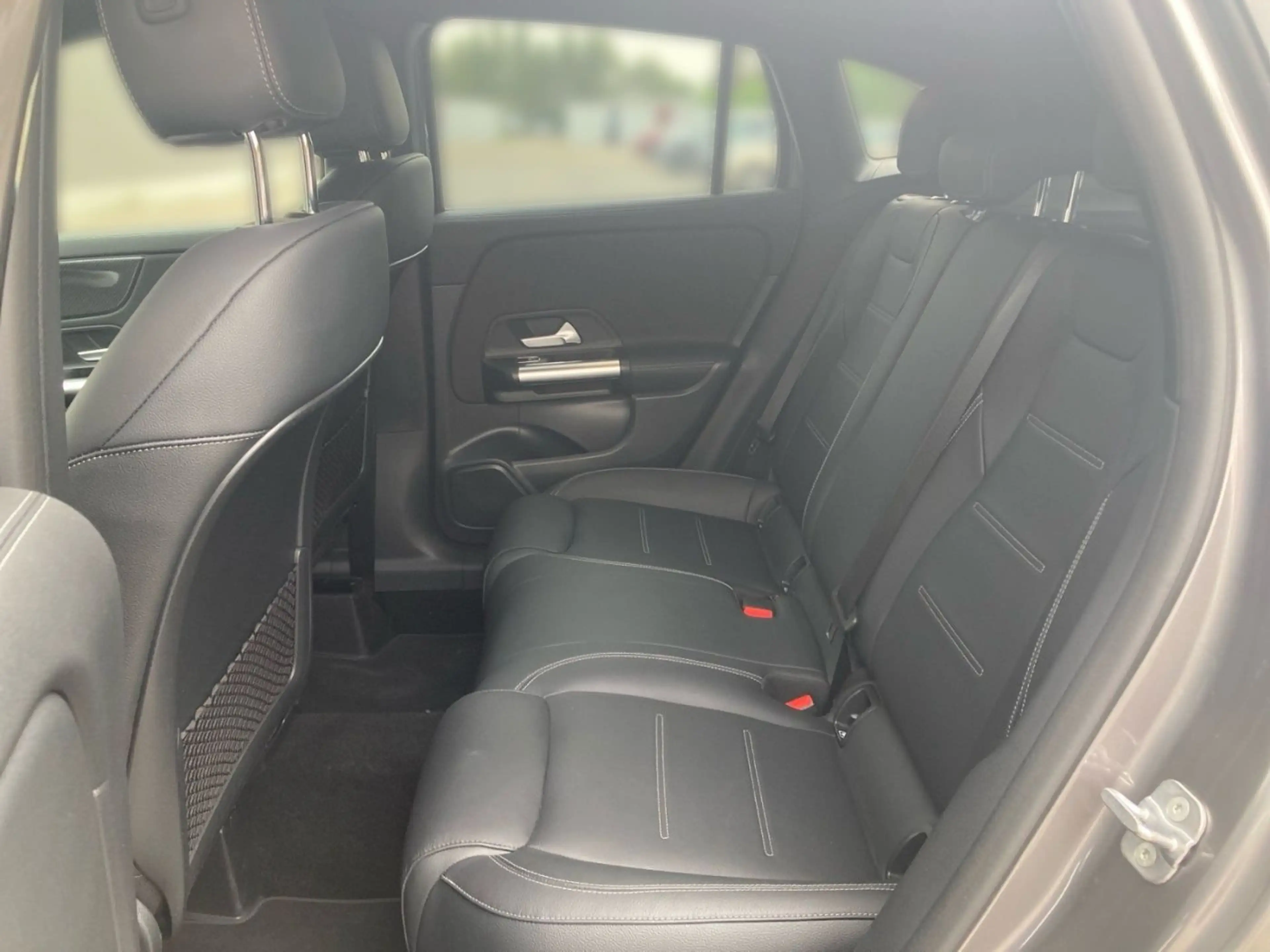 Mercedes-Benz GLA 200 d AMG Line KeyGo PTS Shz Ambi Mbeam eHeck — photo 11