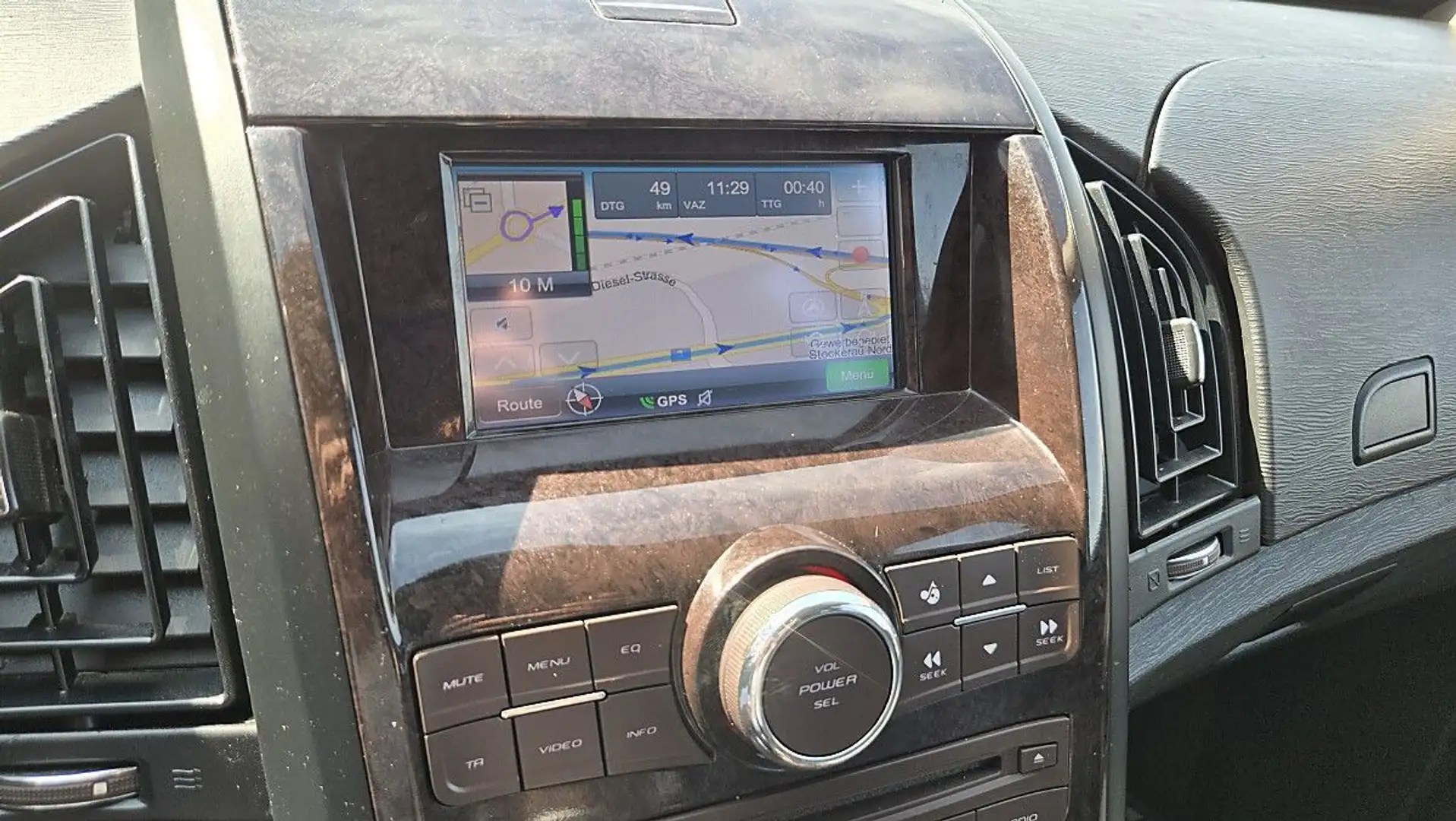 Mahindra XUV500 2,2 Hawk TurboDiesel 4WD W8 7 Sitzer Schwarz - 2