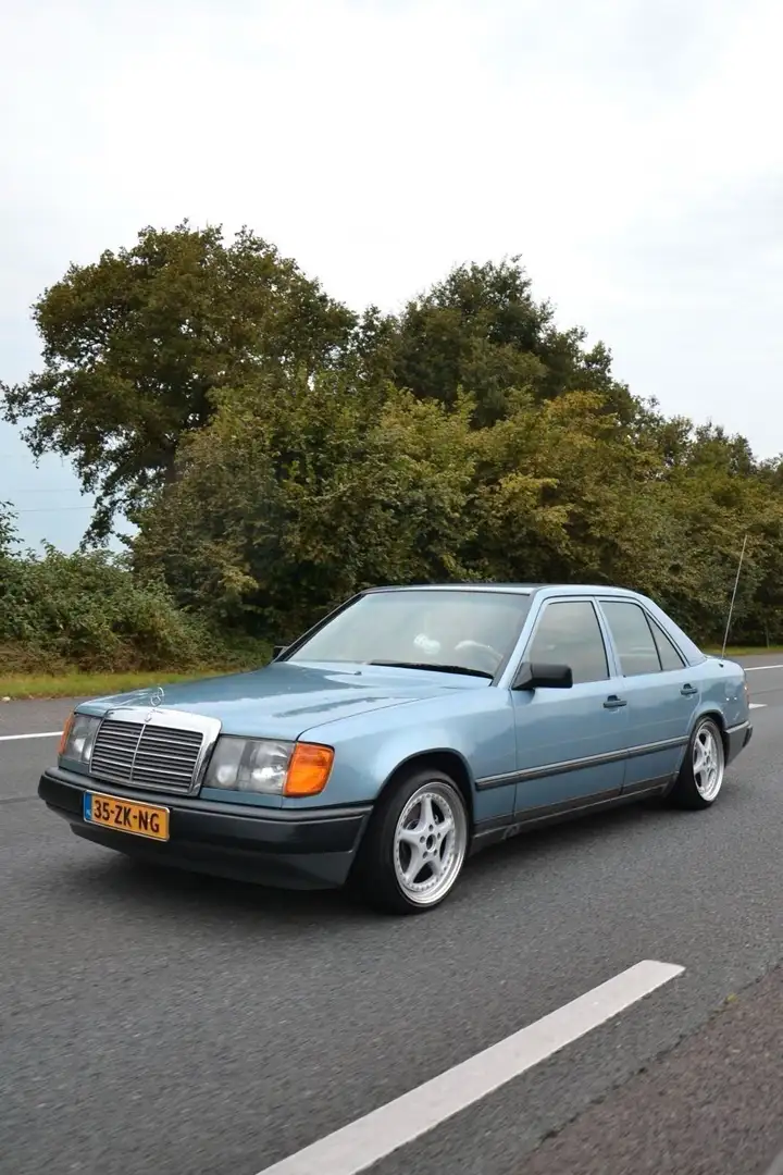 Mercedes-Benz 230 Blu/Azzurro - 2