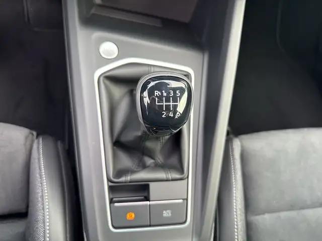Volkswagen Golf view 13