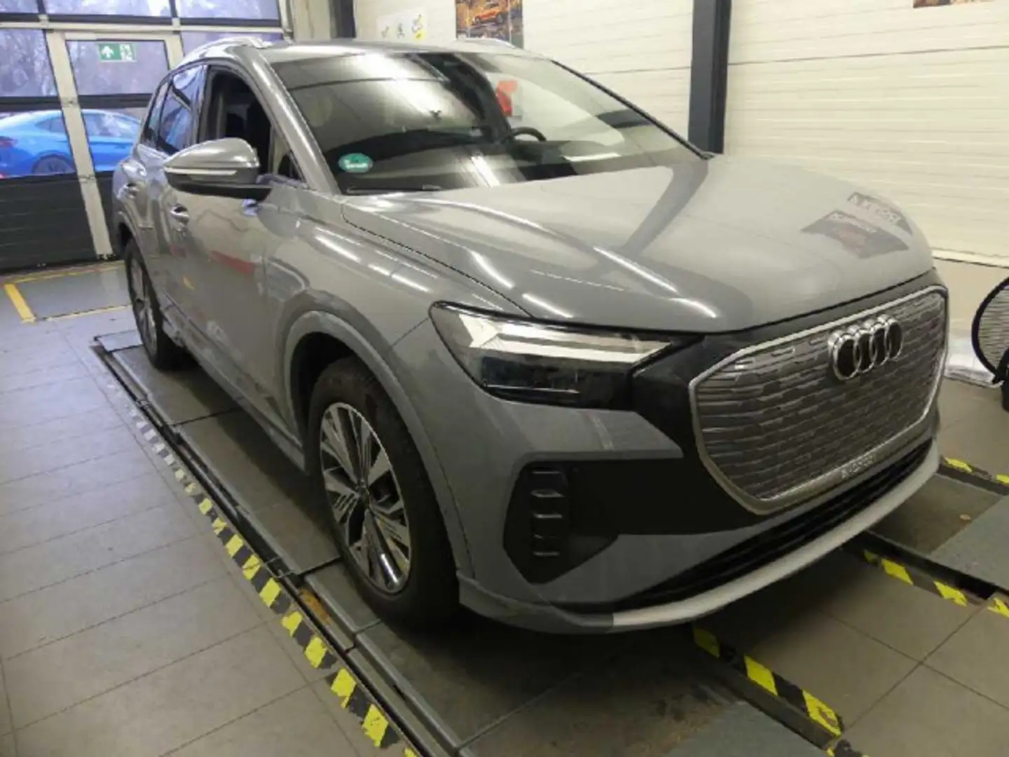 Audi Q4 e-tron 35 e-tron PDC, ACC, RFK, Side Assist, Grau - 2