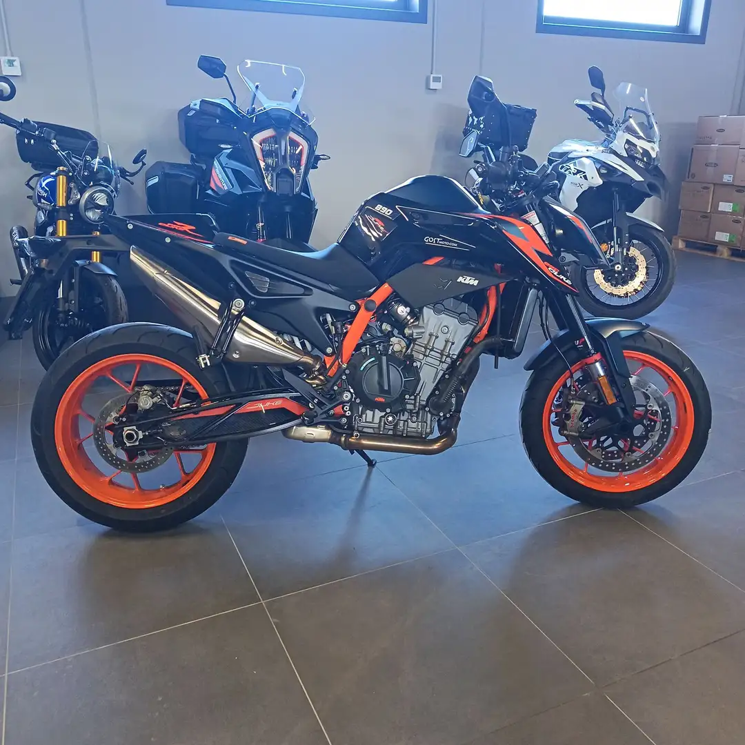 KTM 890 Duke R - 2