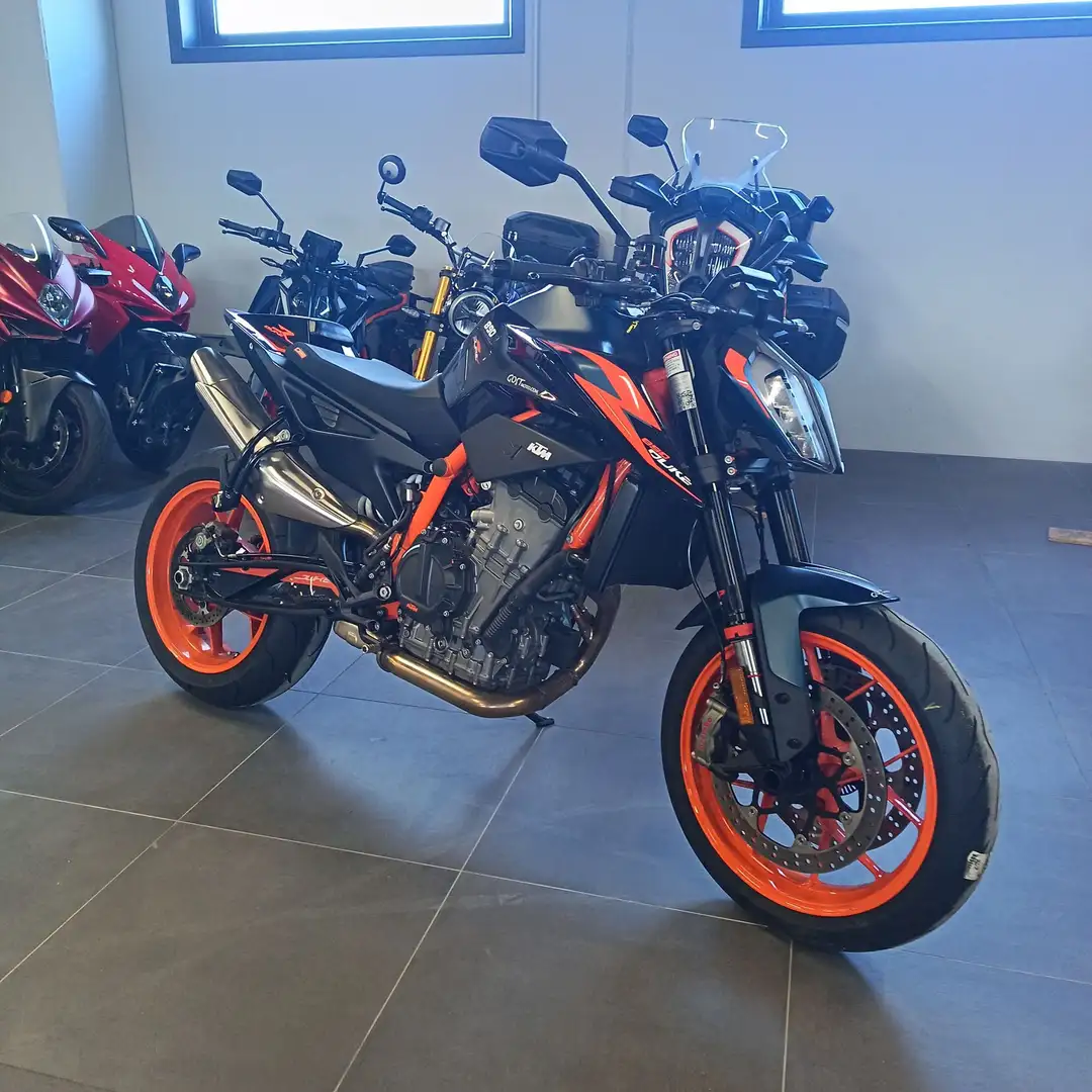 KTM 890 Duke R - 1
