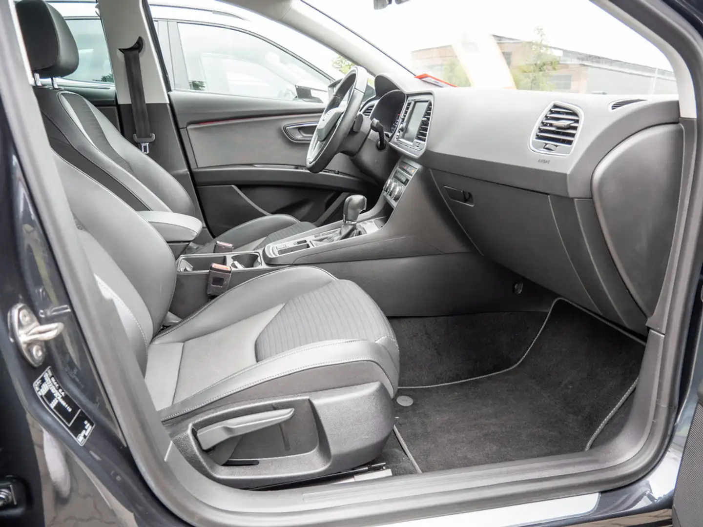 SEAT Leon Sportstourer 2.0 TDI Xcellence NAVI ACC Gris - 2