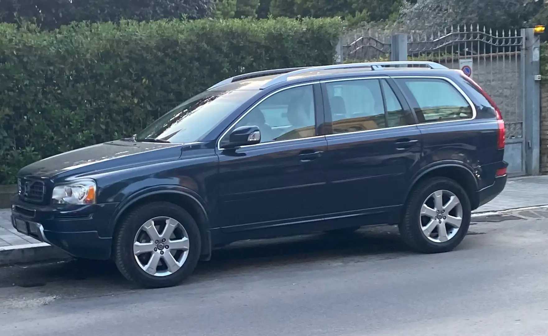 Volvo XC90 XC90 2.4 d5 Polar Plus awd 200cv auto Blau - 1