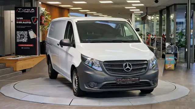 Mercedes-Benz Vito view 3