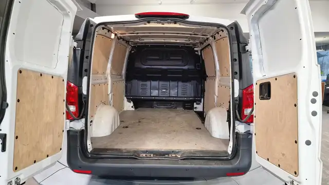 Mercedes-Benz Vito view 14